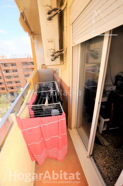 Piso alto, amplio y luminoso con balcón y ascensor en Valencia - Imagen 11