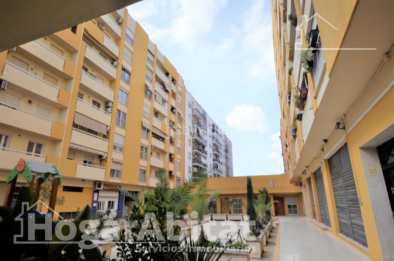 Piso alto, amplio y luminoso con balcón y ascensor en Valencia - Imagen 31