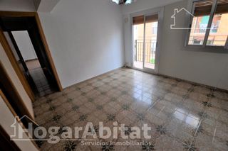 Pis  Carrer de joanot martorell. Exterior y acogedor de tres dormitorios con balcón