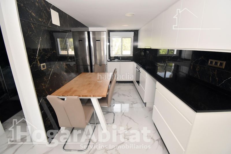 Foto af994c49-a1d6-464a-a912-b663051f0cad. Xalet amb aparcament a Alcora (l´)