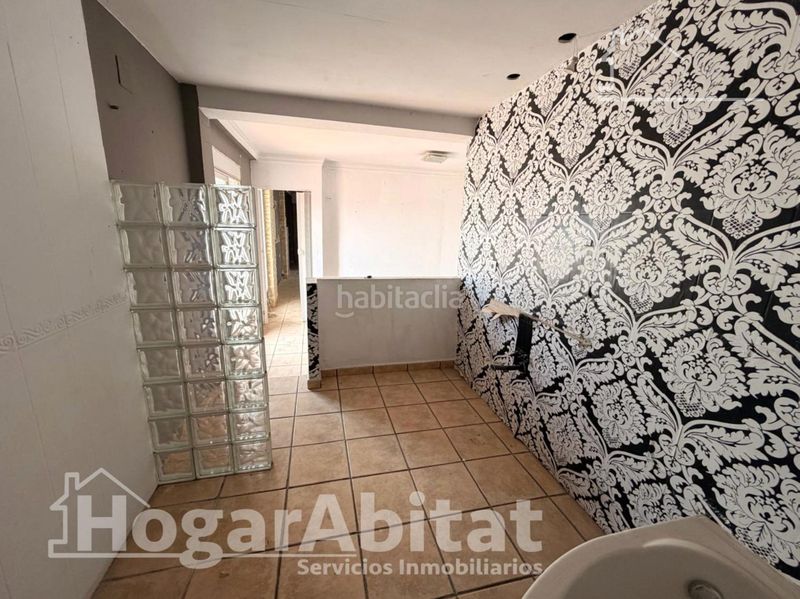 Foto 54514382-4b9d-43e9-8bdb-e0d7edf1a1ab. Àtic a Benetússer
