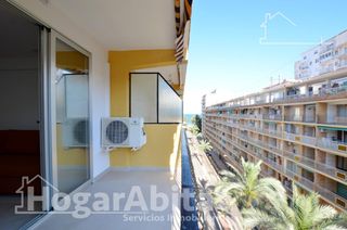 Pis  Calle barcelona. Estudio con reforma a estrenar y balcón junto a la playa.