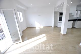 Appartement  Avenida cid. Reformado a estrenar con balcón y mucha luz natural te encantará