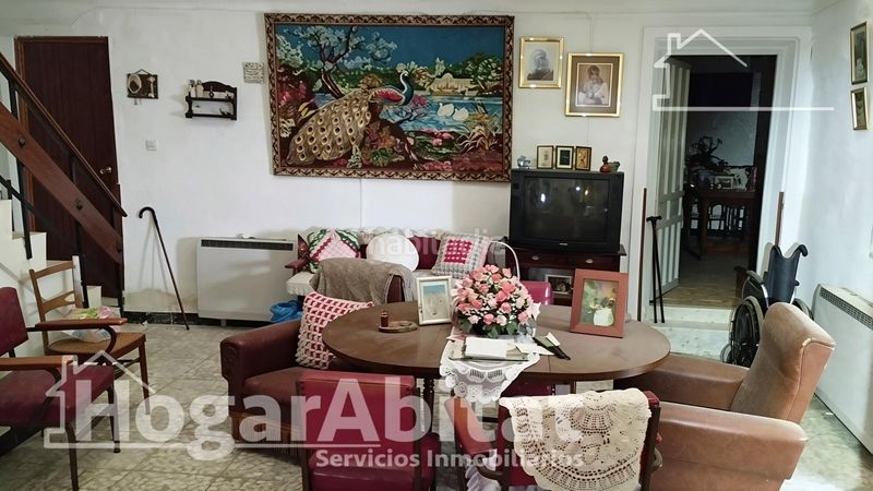 Foto f1841571-f8f6-40a8-909e-4ae495dcd7f2. Casa amb aparcament a Campo de Criptana