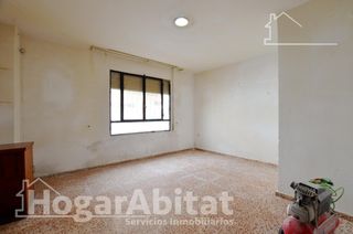Appartement  Calle sant josep. Económico! muy amplio para crear el hogar de sus sueños.
