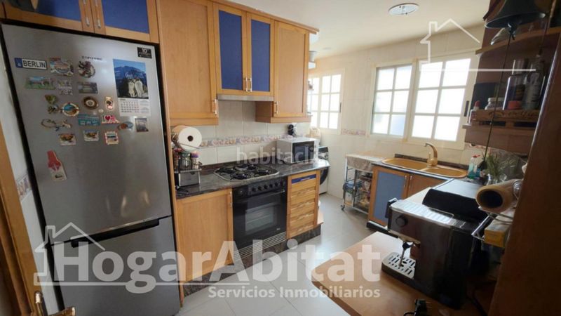 Piso 4 dormitorios con balcón y ascensor cerca de universidades en Valencia - Imagen 3