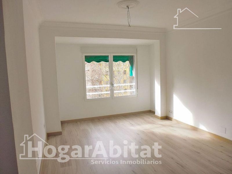 Piso reformado, exterior y amplio con 4 dormitorios en primado reig en Valencia - Imagen 10