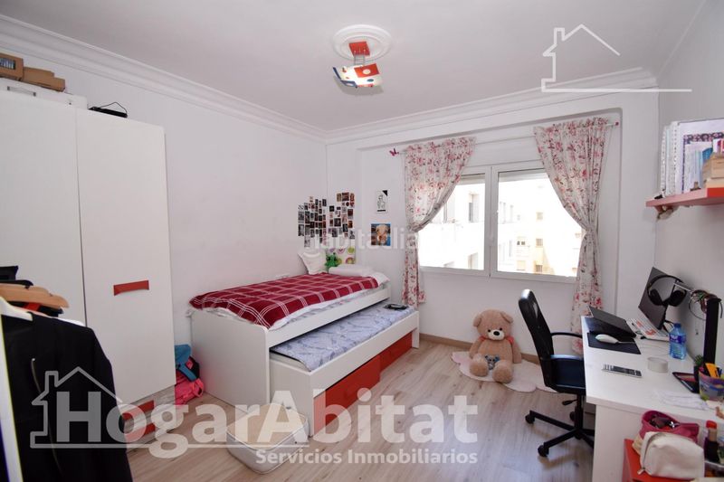 Piso reformado, exterior y amplio con 4 dormitorios en primado reig en Valencia - Imagen 26