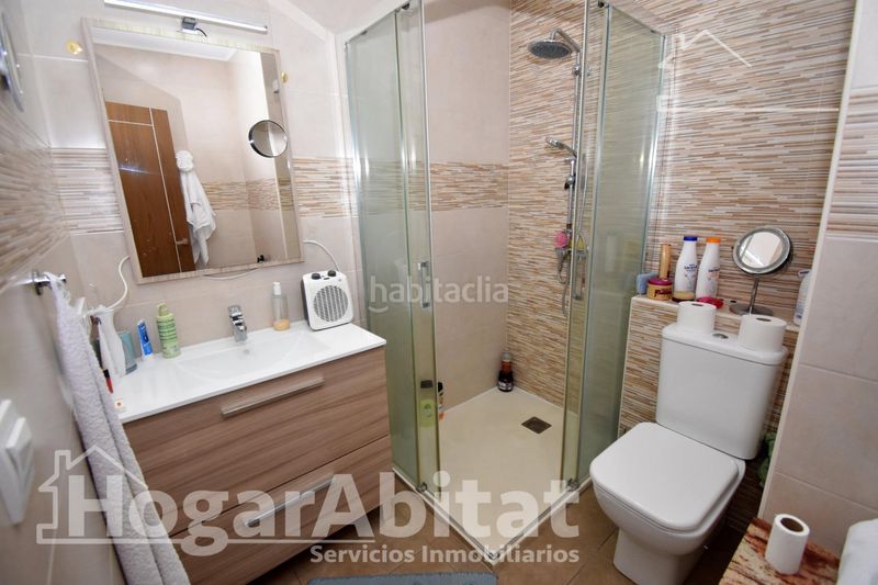Piso reformado, exterior y amplio con 4 dormitorios en primado reig en Valencia - Imagen 40