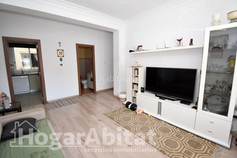 Piso reformado, exterior y amplio con 4 dormitorios en primado reig en Valencia - Imagen 4