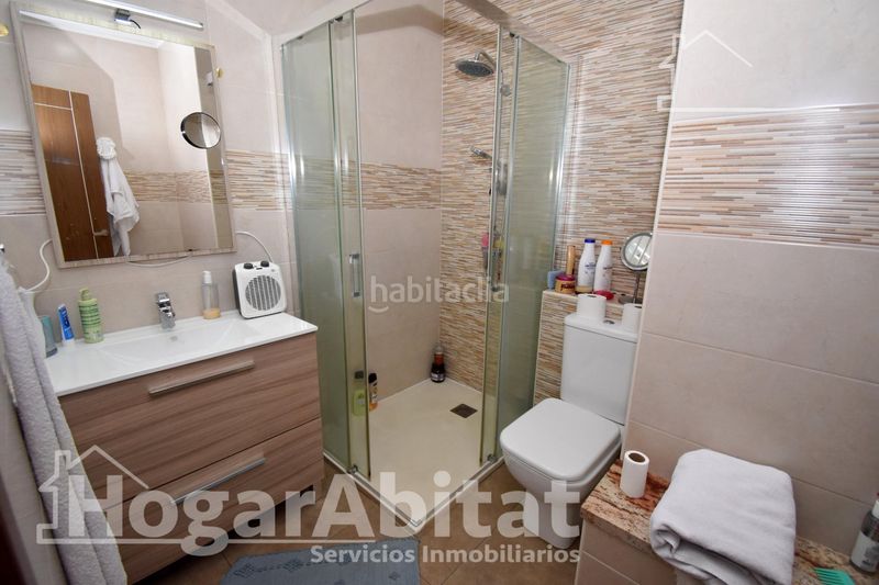 Piso reformado, exterior y amplio con 4 dormitorios en primado reig en Valencia - Imagen 39