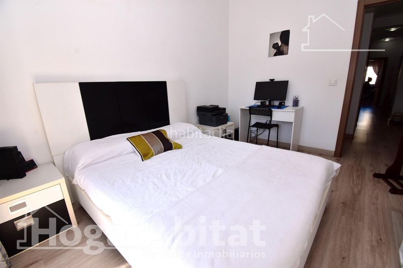 Piso reformado, exterior y amplio con 4 dormitorios en primado reig en Valencia - Imagen 16