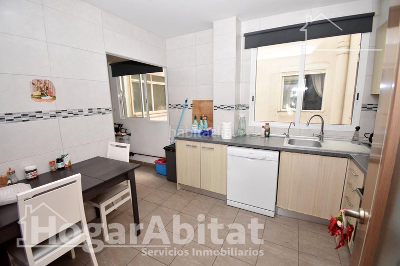 Piso reformado, exterior y amplio con 4 dormitorios en primado reig en Valencia - Imagen 5