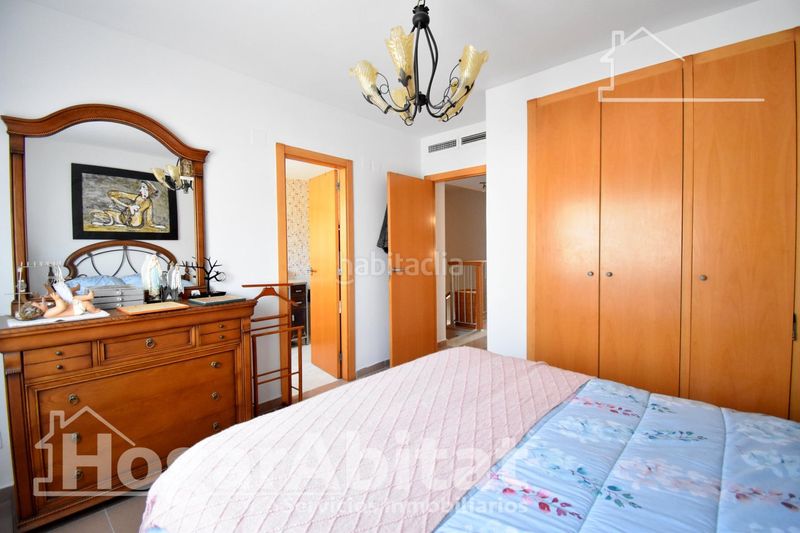 Foto 10fe720f-94d0-4540-808f-2df55e283c24. Casa adossada amb aparcament a Bellreguard