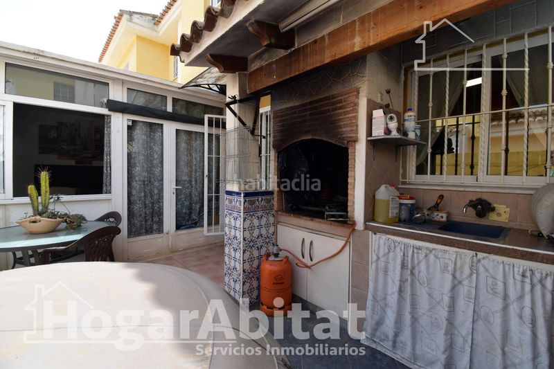 Foto 23e68777-1afd-4244-82cc-29c59964df19. Casa adossada amb aparcament a Bellreguard