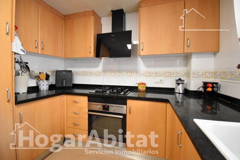 Foto 6fc990fc-d5e8-43a9-b7fd-28ea61909138. Casa adossada amb aparcament a Bellreguard
