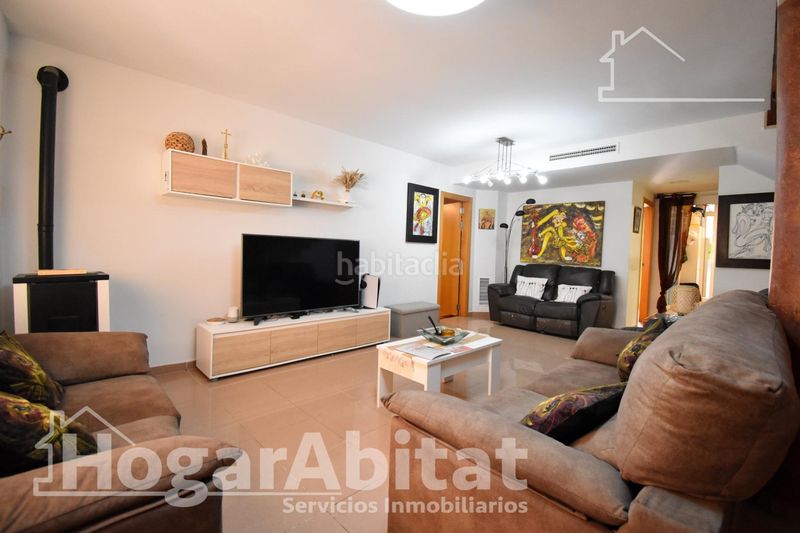 Foto 80f251a6-b7c7-47e4-bcd4-96e9478a954d. Casa adossada amb aparcament a Bellreguard