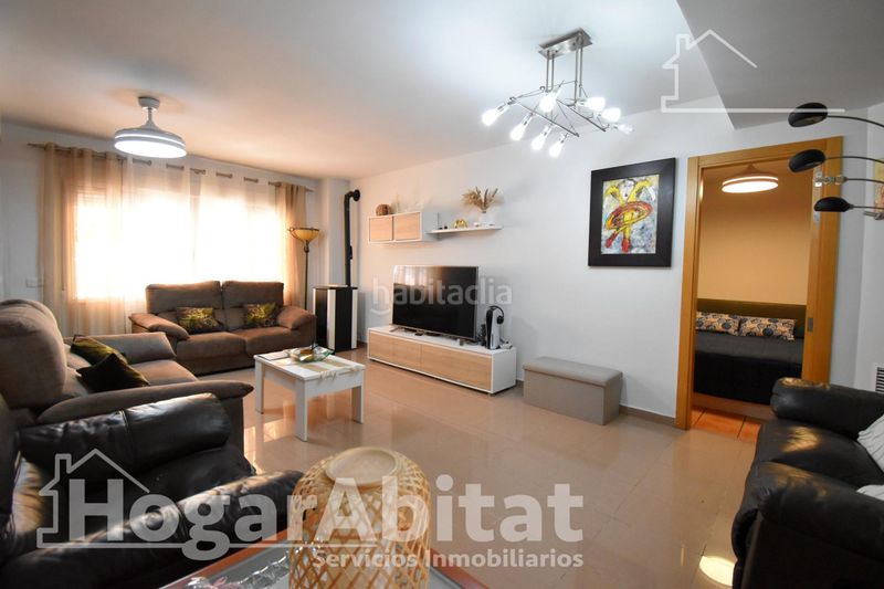 Foto 81be510a-fd7d-4a73-a1c9-8af21e2e98c5. Casa adossada amb aparcament a Bellreguard