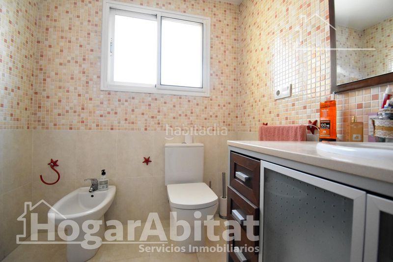 Foto e4369c62-cef5-40e7-9595-277df5595a35. Casa adossada amb aparcament a Bellreguard