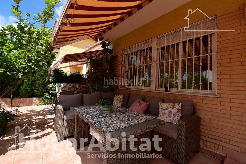 Foto e9e1c489-85c3-41a9-b141-3e5fd3390036. Casa adossada amb aparcament a Bellreguard