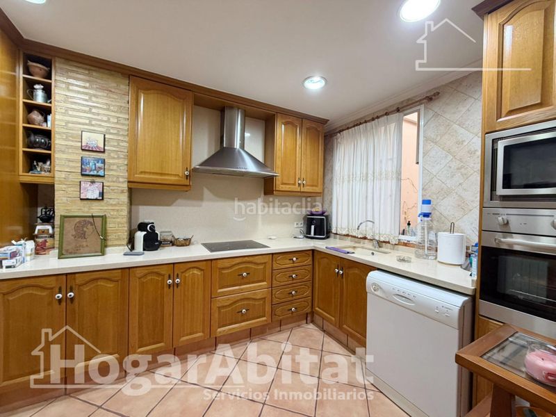 Foto 480bae92-7d2f-408c-87ad-f11033173190. Casa amb calefacció aparcament a El Alborgí Paterna