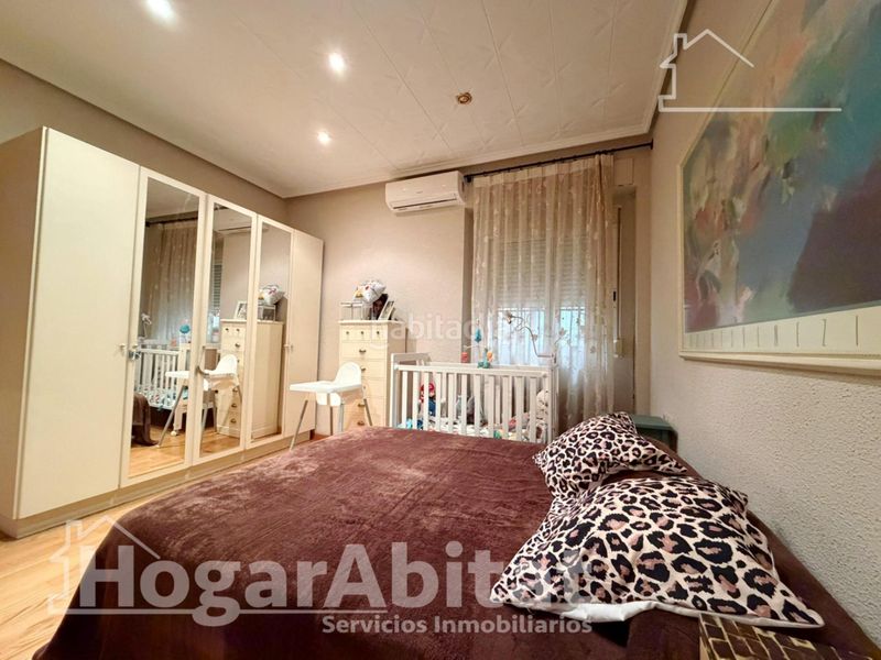 Foto 8b3c3611-eb21-40a8-96a1-71830698f7c1. Casa amb calefacció aparcament a El Alborgí Paterna