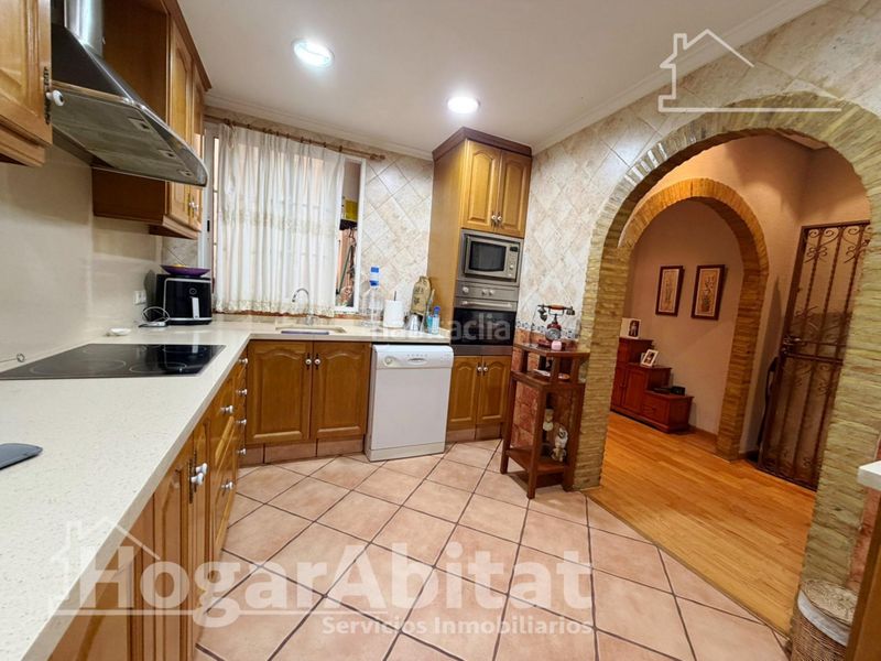 Foto b6fef04c-818e-4a5d-8b51-5f7b7bb8f6d7. Casa amb calefacció aparcament a El Alborgí Paterna