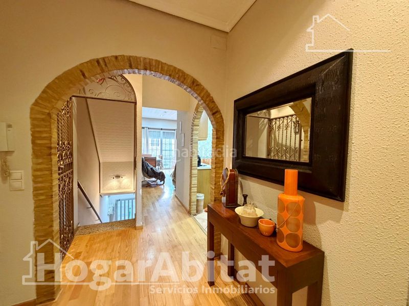 Foto b88093eb-e068-4b38-9efe-c3b7e29c6e3f. Casa amb calefacció aparcament a El Alborgí Paterna