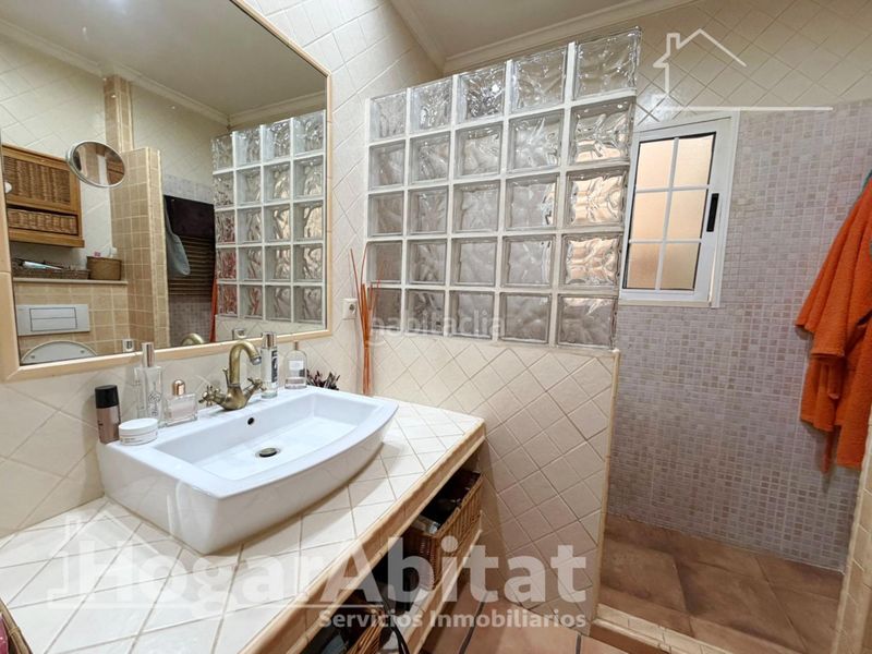 Foto ba57d770-2838-476a-bdaa-68551c30ba83. Casa amb calefacció aparcament a El Alborgí Paterna