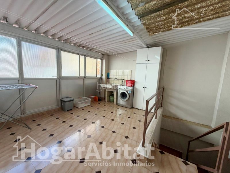 Foto c1b56215-432d-484c-89b1-f97fef0b847c. Casa amb calefacció aparcament a El Alborgí Paterna