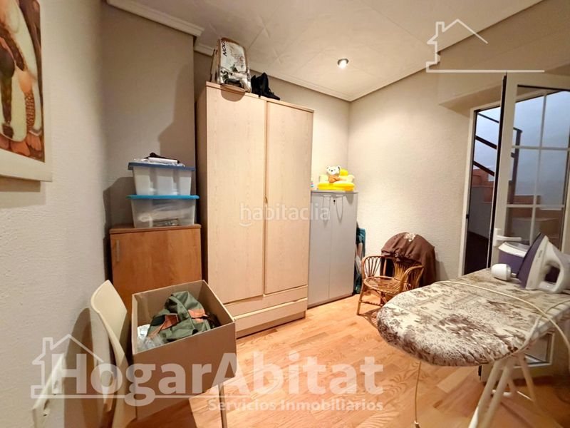 Foto c910ea60-8b4d-4963-83e3-76137e5a7013. Casa amb calefacció aparcament a El Alborgí Paterna
