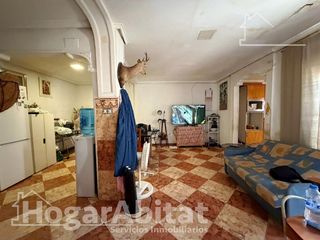 Etagenwohnung  Calle mare de déu dels àngels. Acogedor y luminoso para reformar con terraza, cerca del centro