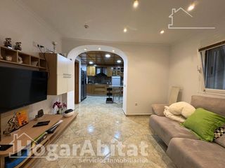 Etagenwohnung  Calle formentera. Reformado y amplio con balcón, piscina y trastero cerca de la pl