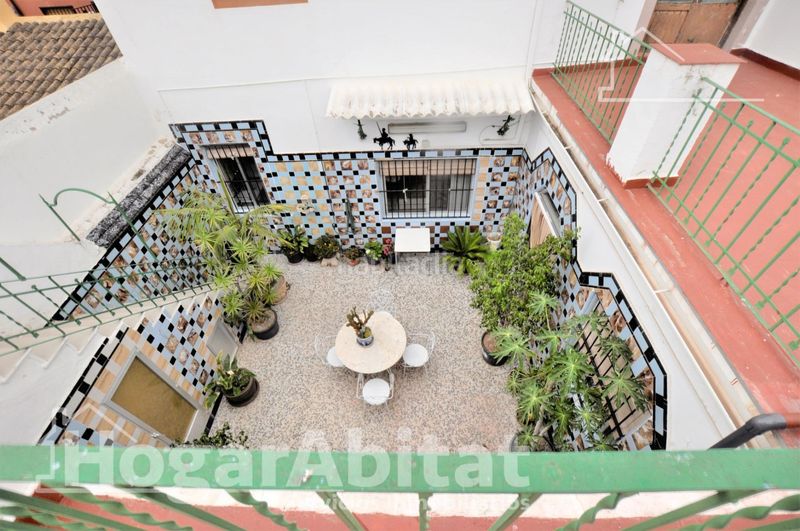 Foto 4741c00b-bf56-4f86-adf0-4b2522dc3573. Casa amb aparcament a Zona Concordia Burjassot