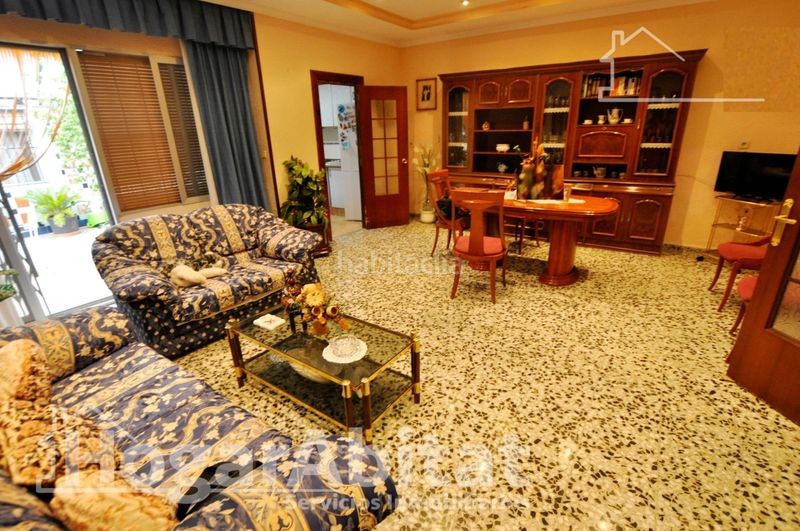 Foto 5ada0697-726b-44d4-af55-fda6e700ea6c. Casa amb aparcament a Zona Concordia Burjassot