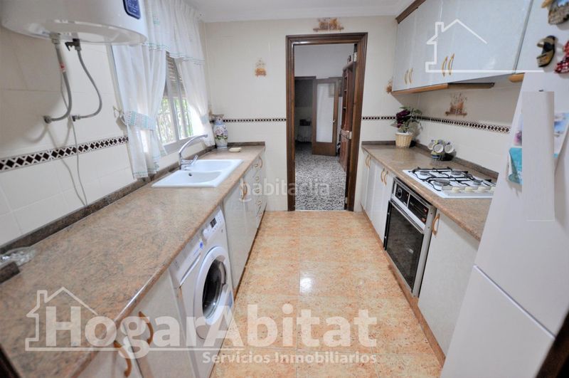 Foto 82f30678-4343-4fe3-97ef-a42c6f113c80. Casa amb aparcament a Zona Concordia Burjassot