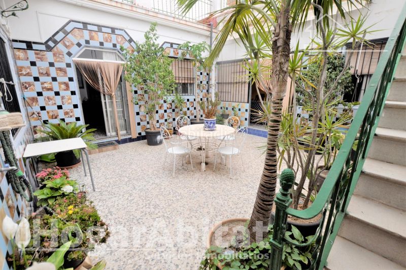Foto 8db09be8-6f42-4a16-b83e-05993d58d3d0. Casa amb aparcament a Zona Concordia Burjassot