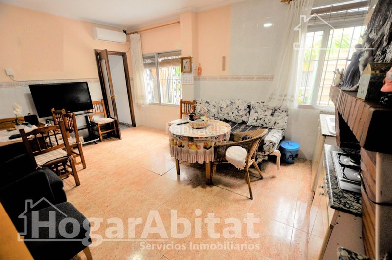 Foto 93585873-1d48-442e-81cc-fe40af2e7f4e. Casa amb aparcament a Zona Concordia Burjassot