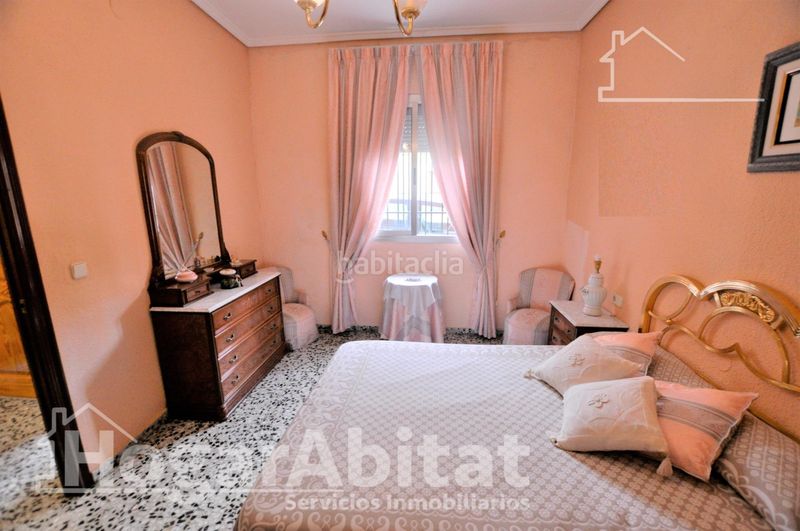Foto cad87f31-aa48-406b-8d22-6a69d7432061. Casa amb aparcament a Zona Concordia Burjassot