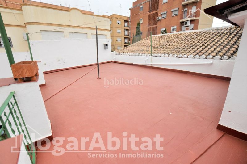 Foto cc5103b5-dc5f-42e6-aa1a-2d1d857f115f. Casa amb aparcament a Zona Concordia Burjassot