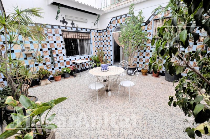 Foto ffbde046-884f-483e-b9b5-c2f617f04818. Casa amb aparcament a Zona Concordia Burjassot