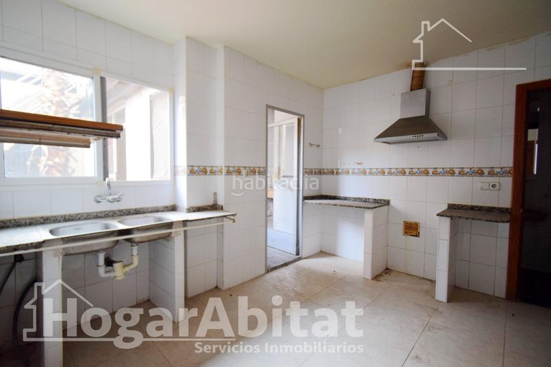 Foto 846d225a-7eac-4794-b61d-6bd3cb597ab0. Casa amb aparcament a Moncada