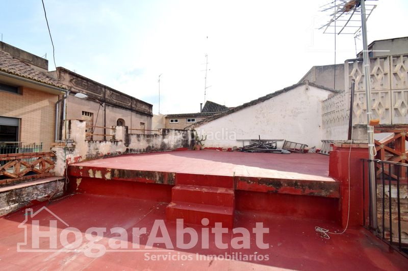 Foto f1aba2fb-e5b0-4a78-8108-2152dd1d2289. Casa amb aparcament a Moncada