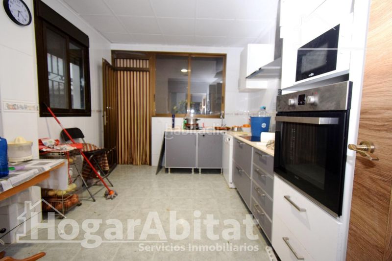 Foto efff2fb3-f4a9-4d6d-b8cd-455dd2e022c3. Casa amb calefacció aparcament a Catarroja