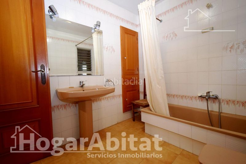 Foto 3585ffad-5f44-472d-a0d6-4eea3172e049. Casa amb aparcament a Monserrat