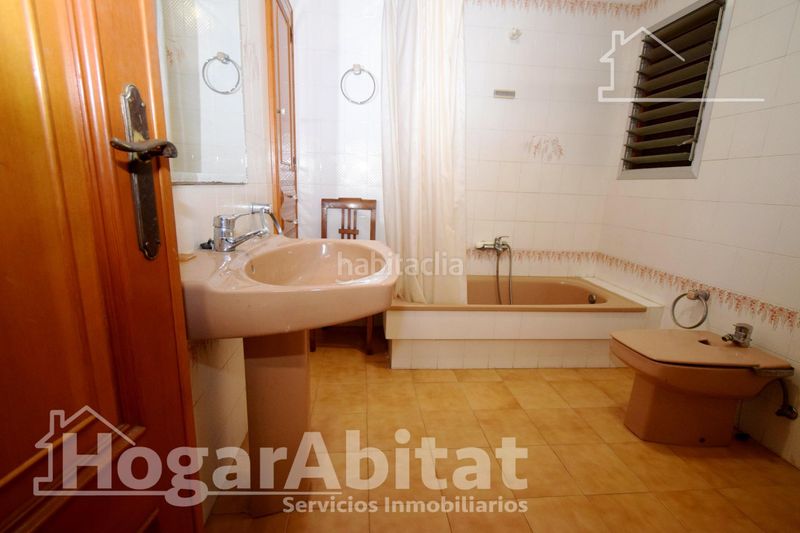 Foto a2b22109-8e56-4f50-9c1d-60cb68990040. Casa amb aparcament a Monserrat