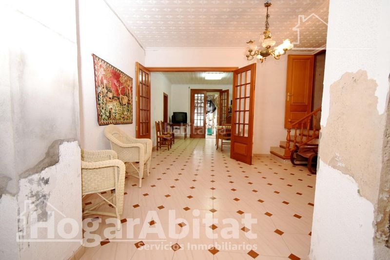 Foto b1985fc9-1e60-4e73-a2ab-1ab7a785ea75. Casa amb aparcament a Monserrat