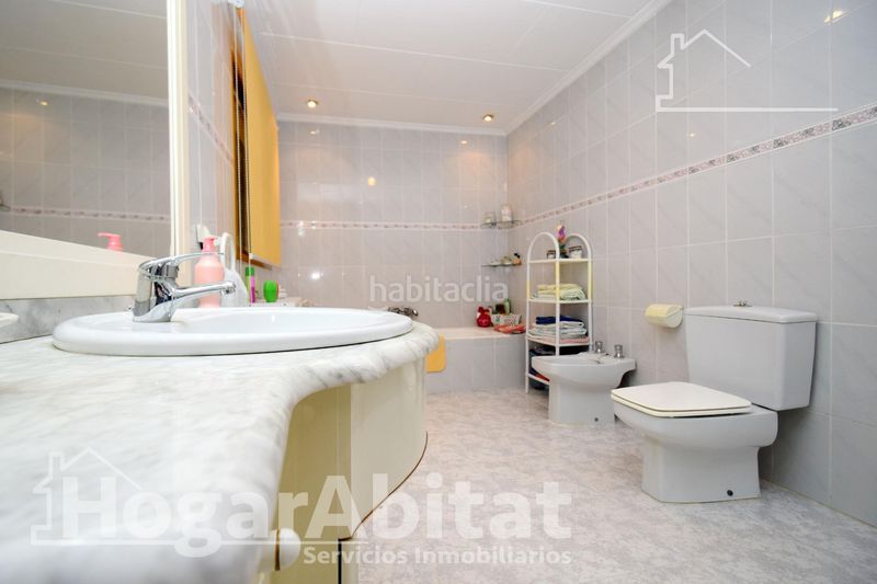 Foto 76a48362-4d4b-4e3d-8239-30fa6d359472. Casa amb aparcament piscina a Urbanizaciones Llíria