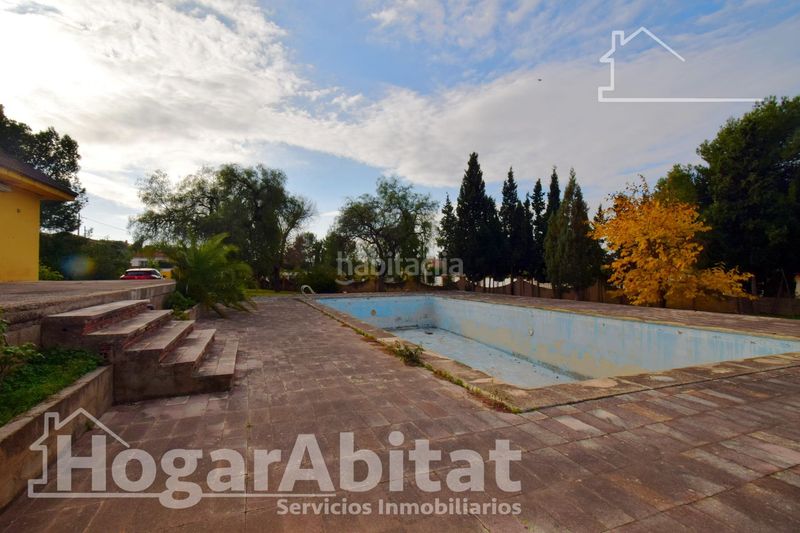 Foto e0977bec-4e7a-4353-834c-690a6b97f583. Casa amb aparcament piscina a Urbanizaciones Llíria