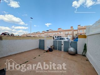 Casa adossada  Calle canarias. Adosado con piscina, terraza y parking cerca de la playa